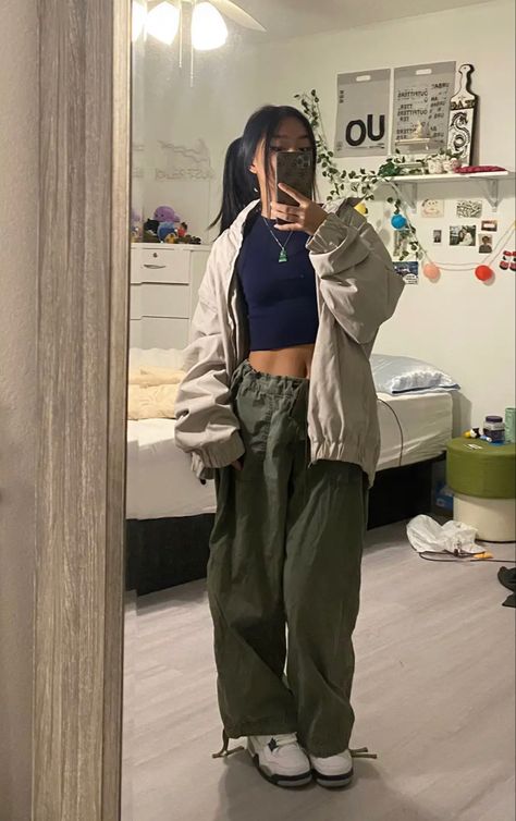 Baggy Cloths Asthetic, Bagy Outfits For Girl, Streat Wear Girl Aesthetic, Oversized Fits Aesthetic, Outfit Ideas Green Cargo Pants, Baggy Outfits For Women, Baggy Clothing Aesthetic, Baggy Clothes Girl, Bruh Girl Aesthetic Outfits