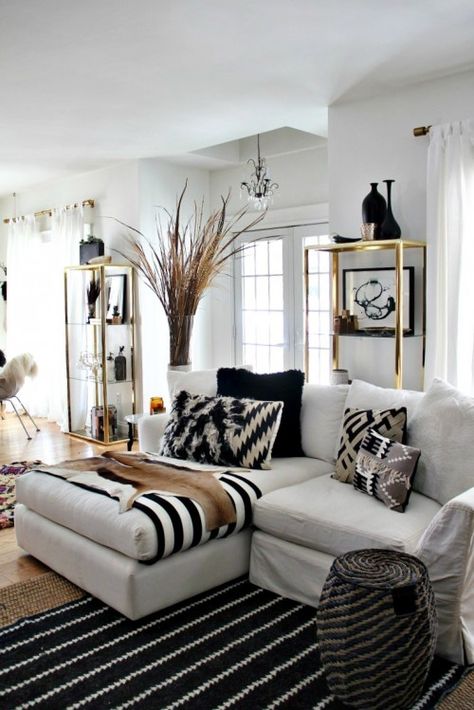 48 Black and White Living Room Ideas - Decoholic White Gold Bedroom, African Living Rooms, Black And White Living Room Decor, Gold Room Decor, Gold Bedroom Decor, White Living Room Decor, Black And White Living Room, Gold Living Room, Black Living Room