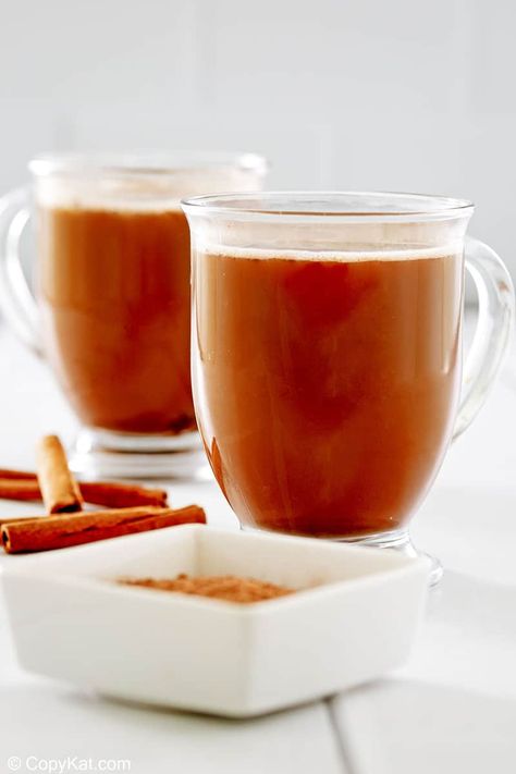 Best Mexican Coffee | CopyKat Recipes Mexican Coffee Recipe, Chocolate Coffee Drinks, Mcdonalds Sweet Tea, Mexican Coffee, Sweet Cups, Creamy Coffee, Food At Home, Coffee Mix, Cinnamon Coffee