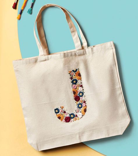 Embroidered Projects Ideas, Embroidery Designs On Tote Bags, Tote Embroidery Ideas, Embroider Tote Bags, Embroidery Bags Ideas, Embroidery On Tote Bags, Broderie Tote Bag, Embroidered Tote Bag Ideas, Embroidery Tote Bag Design