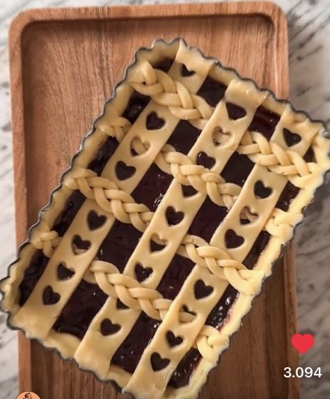 Cute Pie Crust Designs Easy, Cherry Pie Designs, Pie Topping Designs, Easy Pie Designs, Cute Pie Crust, Apple Pie Crust Designs, Heart Shaped Pie, Apple Pie Designs, Creative Pie Crust