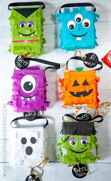 Boo Your Neighbors Halloween Piñata from Recyclables Boo Your Neighbors, Halloween Piñatas, Sac Halloween, Halloween Pinata, Dulceros Halloween, Piñata Ideas, Mini Pinatas, Ghost Diy, Diy Pinata