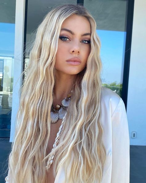 Luxy Hair Extensions’s Instagram post: “Mermaids are real, here's your proof 🧜‍♀️ @hairbyruslan styled @hannahkirkelie using Seamless Blonde Balayage @luxyhair Extensions in these…” 60s Vibes, Kadeřnické Trendy, Luxy Hair, Blonde Hair Inspiration, Blonde Hair Shades, Blonde Hair Looks, Brown Blonde Hair, Long Blonde, Lace Hair