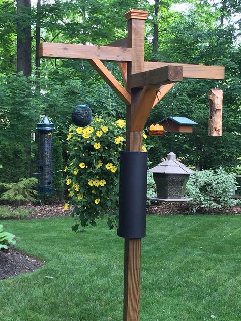 Country Deck Decorating Ideas, Birdhouse Post Ideas Diy, Yard Post Ideas, Bird Feeder Station Ideas Diy Wood, Bird Feeder Landscaping Ideas Front Yard, Bird Feeder Poles Ideas Diy, Bird Feeder Posts Diy Ideas, Bird House Posts Ideas, Outdoor Bird Feeder Station