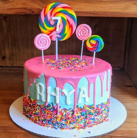 Lollipop Themed Birthday Party, Birthday Cake With Lollipops, Lollipop First Birthday, Birthday Cake Lollipop, Lollipop Birthday Party Ideas, Birthday Cake For 4 Year Girl, Lollipop Cake Birthday, Birthday Cakes For 11 Year Girl, Birthday Cake For 8 Year Girl