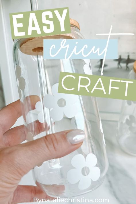 DIY Iced Coffee Glass Cricut Etched Glass Projects, Cricut Glass Etching, Beginner Cricut Projects, Diy Iced Coffee, Iced Coffee Glasses, Beginner Cricut, Coffee Cup Crafts, Vinyl On Glass, Glass Tumbler Design