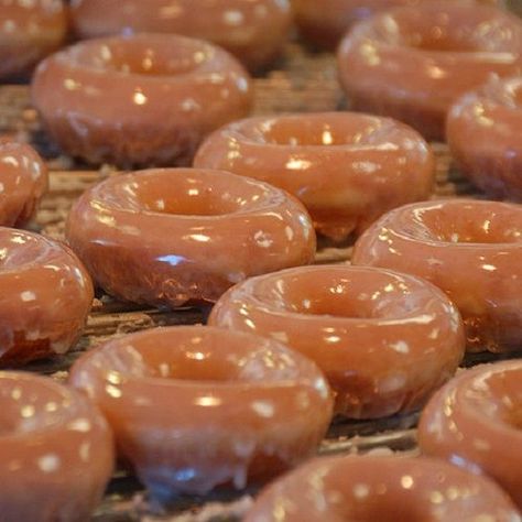 Secret Copycat Restaurant Recipes – Krispy Kreme Glazed Doughnuts Recipe Glazed Doughnuts Recipe, Krispy Kreme Donuts, Krispy Kreme Doughnut, Glaze For Cake, Glazed Donuts, Glazed Doughnuts, Copycat Restaurant Recipes, Doughnut Recipe, Krispy Kreme