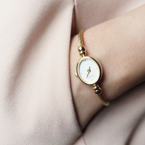 Titan Ethereal in White | Unique women watch bracelet jewelry with gold metal wire bangle, oval face | Ladies jewellery timepiece gift idea by LateRabbitWatch on Etsy https://www.etsy.com/listing/236426896/titan-ethereal-in-white-unique-women Oval Watches Women, Vintage Women Watch, قلادات متدلية, Ladies Jewellery, Rare Jewelry, Vintage Watches Women, Face Jewellery, Unique Women, Bracelet Watches Women