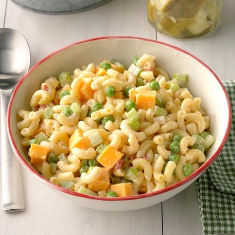 Small Batch Pasta, Chicken Macaroni Salad, Picnic Side Dishes, Classic Macaroni Salad, Best Macaroni Salad, Easy Macaroni, Easy Pasta Salad Recipe, Macaroni Salad Recipe, Cold Pasta