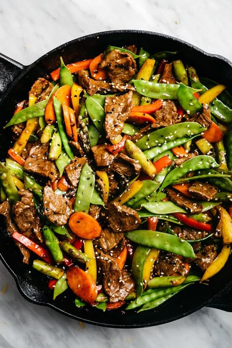 Sugar Free Stir Fry Sauce, Rainbow Vegetables, Rainbow Veggies, Steak Stir Fry, Healthy Beef, Healthy Weeknight Dinners, Diner Recept, Resep Diet, Weeknight Dinner Recipes Easy