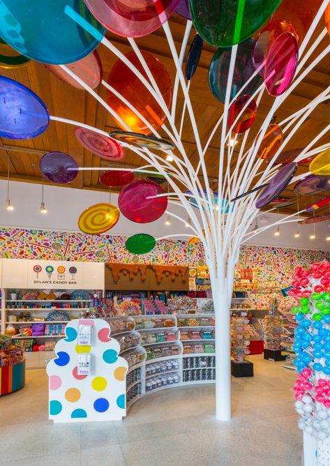 Candy Store Design, York Candy, Lollipop Tree, Bar A Bonbon, Candy Display, Candy Christmas Decorations, Chocolate Shop, Chocolate Factory, Candy Store