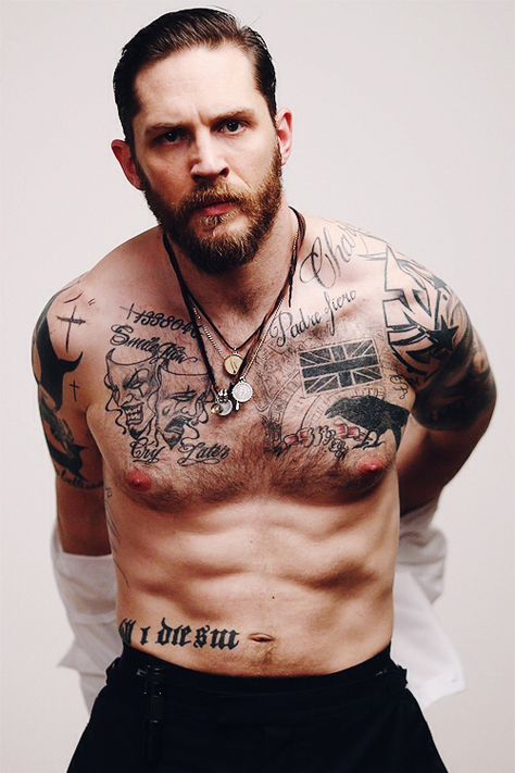 mr. hardy Tom Hardy Shirtless, Tom Hardy Tattoos, Tatto Boys, Greg Williams, Beard Tattoo, 문신 디자인, Tom Hardy, Peaky Blinders, Black & White