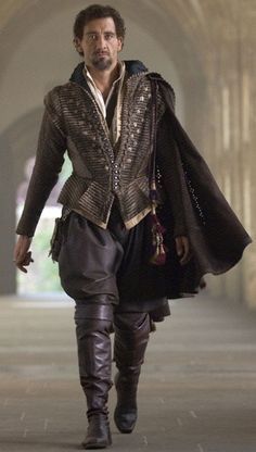 Elizabeth: The Golden Age; Costume Design by Alexandra Byrne Walter Raleigh, Tudor Costumes, Don Pedro, Medieval Costume, Period Outfit, Medieval Clothing, Fantasy Costumes, Period Costumes, Movie Costumes