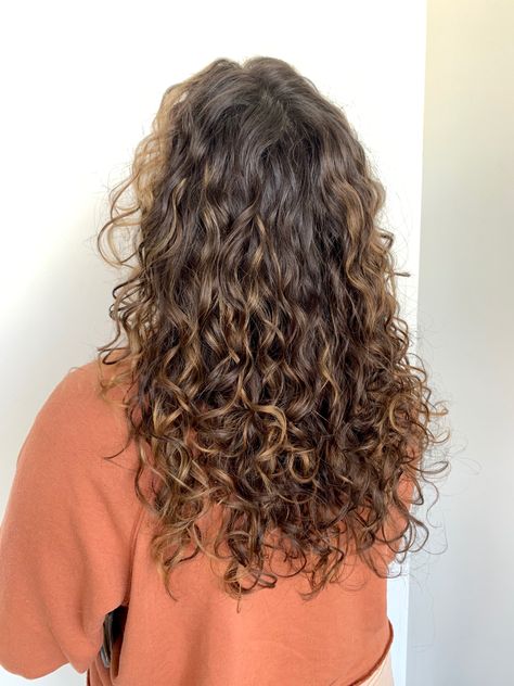 Natural Balayage, Long Curly Haircuts, Curly Cut, Dyed Curly Hair, Natural Curly Hair Cuts, Highlights Curly Hair, Layered Curly Hair, Brown Curly Hair, Curly Hair Photos