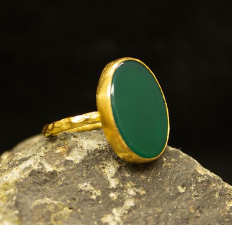 Emerald Ring Design, Gold Topaz Ring, Stone Ring Design, Green Jade Ring, Green Diamond Rings, Ring Green Stone, Diamond Ring Cuts, Fancy Jewelry Necklace, Green Emerald Ring