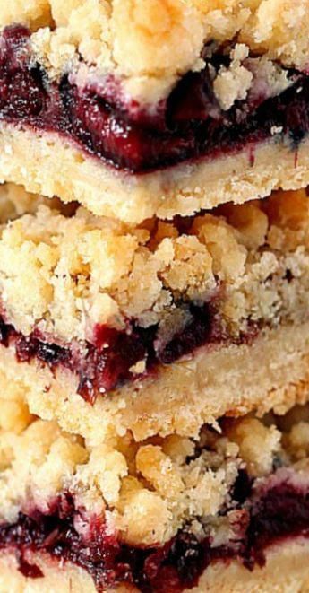 Cherry Pie Crumb Bars #crockpotrecipe Cherry Pie Crumb Bars, Blueberry Crumb Bars, Cherry Pie Bars, Blueberry Crumble Bars, Dessert Halloween, Dreamy Desserts, Crumb Bars, Blueberry Crumble, Cherry Desserts