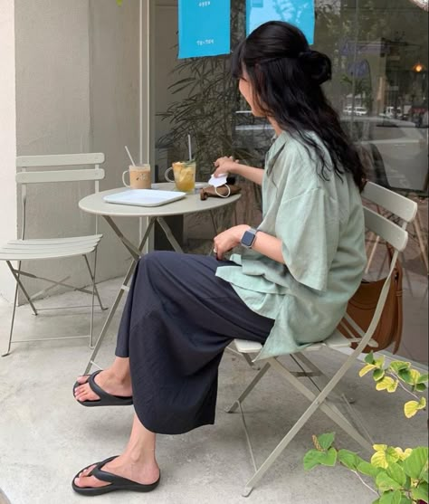 Rok Outfit, Long Skirt Fashion, Minimal Outfit, Style Savvy, Swag Style, Artist Style, 가을 패션, Girls Fashion Clothes, Korean Outfits