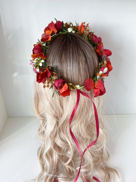 This exquisite burgundy terracotta flower crown is the perfect accessory for a bohemian-inspired wedding. Handcrafted with delicate flowers, this stunning headpiece will add a touch of elegance and romance to your bridal ensemble. Whether you're a bride-to-be looking for a unique statement piece or a bridesmaid wanting to stand out, this flower wedding headpiece is sure to turn heads. Embrace your inner goddess and enchant your guests on your special day with this beautiful crown. SIZE: The size Flower Crown Adult, Persephone Crown, Flower Crown Aesthetic, Diy Minatures, Head Peice, Cosplay Group, Red Flower Crown, Rose Headpiece, Crown Aesthetic