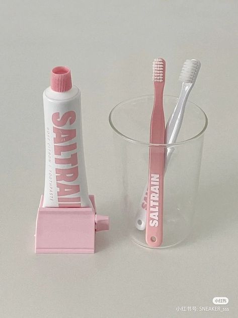 Aesthetic Toothpaste, Brushing Teeth Aesthetic, Pink Toothpaste, Dental Hygiene Aesthetic, Aesthetic Toothbrush, Toothbrush Aesthetic, Toothpaste Aesthetic, Hygiene Aesthetic, Pink Toothbrush