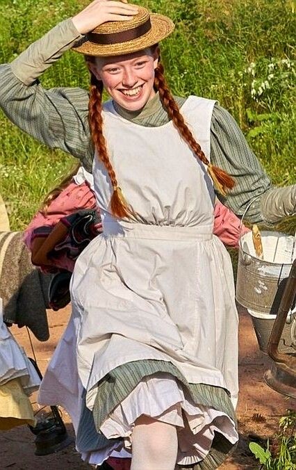 Anne Of Green Gables Outfit, Pioneer Village, Book Club Parties, Adventure Cat, Anne Shirley, Anne Of Green, Movie Fashion, Apron Designs, Anne Of Green Gables