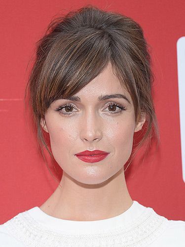 20 celebrity fringes: hair inspiration - Cosmopolitan Trendy Hair With Bangs, Side Fringe Hairstyles Medium, جيجي حديد, Swept Fringe, Bangs Style, Side Bangs Hairstyles, Side Fringe, Swept Bangs, Rose Byrne