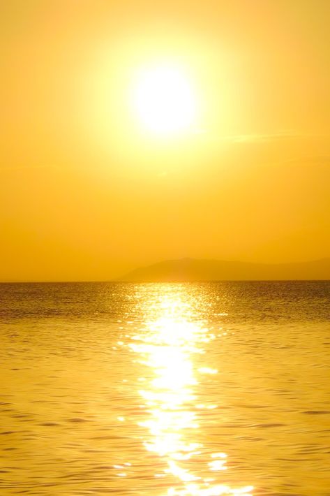 #sunset #sunsetaesthetic #sea #aesthetic #beach Yellow Sea Aesthetic, Yellow Beach Aesthetic, Sun Astethic, Sole Aesthetic, Sun Moodboard, Sunny Background, Dslr Blur Background, Sunshine Aesthetic, Yellow Sunrise