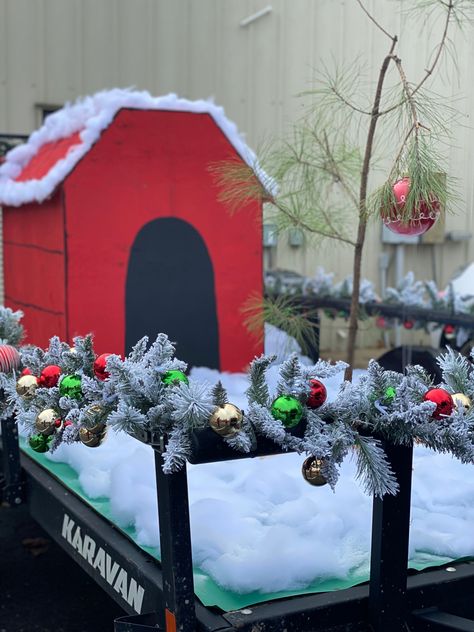 Dog Christmas Parade Float Ideas, Christmas Parade Trailer Ideas, Christmas Parade Float Ideas Diy Easy, Charlie Brown Christmas Parade Float, Christmas Movie Parade Float Ideas, Charlie Brown Christmas Float, Parade Of Lights Float Ideas, Christmas Trailer Float Ideas, Lighted Christmas Parade Floats