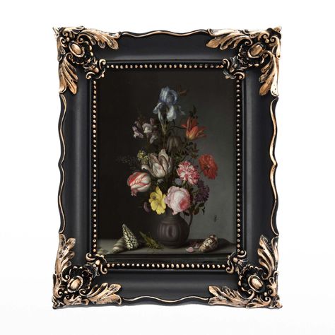 Victorian Picture Frames, Gothic Pictures, Wedding Photo Display, Vintage Picture Frame, Victorian Frame, Antique Picture Frames, Antique Home Decor, Victorian Paintings, Baroque Frames