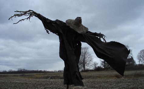 From medieval roots to modern-day anachronism, the secret history of an effigy. Scary Scarecrow, Idle Game, Jonathan Crane, Modern Farmer, Halloween Scarecrow, Last Ride, Tv Supernatural, American Gothic, Over The Garden Wall