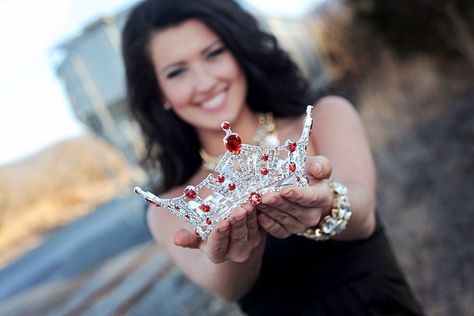 nice Crown And Sash Photoshoot, Pageant Photoshoot Ideas Headshot Poses, Pageant Photoshoot Ideas Outdoor, Crown Photography Queens, Crown And Sash Pictures Pageant Photography, Pageant Photoshoot Ideas, Pageant Headshots With Crown, Most Photogenic Pageant Headshot Ideas, Pageant Pictures