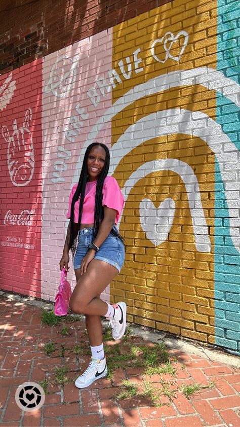 Black Girl standing in front of a mural with a pink crop top, denim shorts, white Nike socks, and whit nike blazer mid ‘77 sneakers. She is holding a pink purse. She has a braids in her hair. School Outfit Ideas Summer, Cropped Tee Outfit, Sneaker Outfit Ideas, Summer Outfits Pink, Pink Sneakers Outfit, Denim Shorts Outfit Summer, Pink Summer Outfits, Crop Top Outfits Summer, Back To School Outfit Ideas