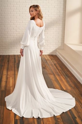 Modest Wedding Gowns, Wedding Gowns With Sleeves, Classy Wedding Dress, White Wedding Gowns, Boho Wedding Dress Lace, Modest Wedding, Mon Cheri, Bridal Look, New Wedding Dresses