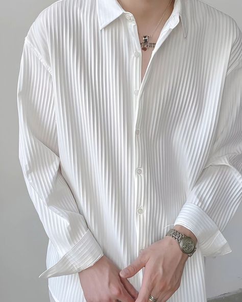 ELEGANTE | Old Money Popcorn Shirt #ClassicElegance #minimalist #oldmoneyaesthetic #oldmoney #oldmoneyfashion #oldmoneyoutfits #oldmoneystyle #oldmoneyclothes Popcorn Shirt, Popcorn Shirts, Loose Long Sleeve Shirt, Money Shirt, Stylish Shirts Men, Mens Smart Casual Outfits, Formal Shirt, Loose Long Sleeve, Stripes Texture