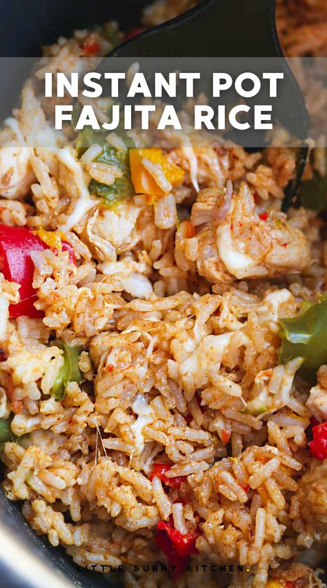 Fajita rice in the Instant Pot with a serving spoon Instant Pot Recipes Beef, Fajita Rice, Instant Pot Recipes Easy, Instant Pot Pasta Recipe, Pot Recipes Healthy, Pot Recipes Easy, Recipes Instant Pot, Recipes Beef, Best Instant Pot Recipe