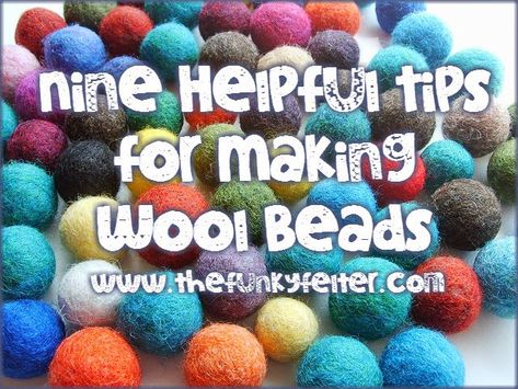 Felt Ball Crafts, Diy Laine, Felt Wool Ball, Felted Soap, Felted Crochet, Diy Wool, Felted Wool Crafts, Felt Beads, Needle Felting Tutorials