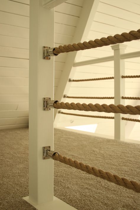 Nautical rope railing.  Stainless steel boat bimini rail mounts with 1 1/4" promanila rope. Seaside Bungalow, Rope Railing, Loft Railing, Deck Railing Ideas, Railing Ideas, Hemma Diy, Deck Railing, Porch Railing, Lan Can