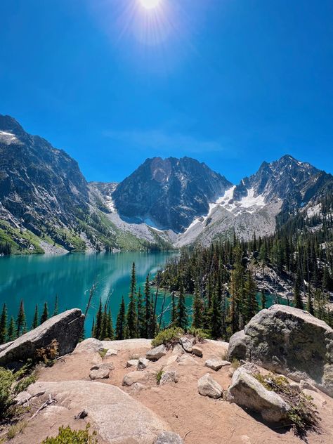 Kachess Lake Washington, Hiking View Aesthetic, Washington Mountains Aesthetic, Washington Hiking Aesthetic, Lake In Mountains, Washington State Mountains, Nature Hiking Aesthetic, Colchuck Lake Washington, Summer Aesthetic Mountains