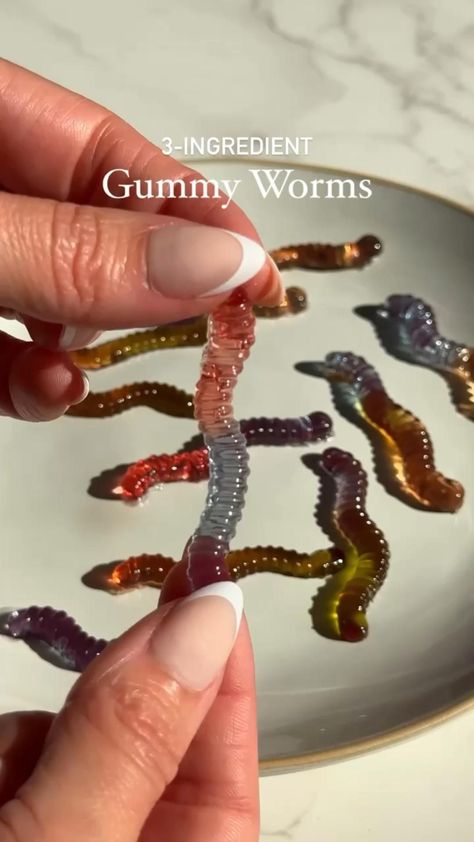 Homemade Gummy Worms, Homemade Gummies, Gummy Worm, Gummies Recipe, Molds Silicone, Sweet Dishes Recipes, Tasty Recipes Videos, Gummy Worms, Quick Recipes Snacks