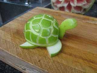 Apple Turtle Turtle Treats, Apple Benefits, Treats For Kids, Apple Decorations, Incredible Edibles, Making Lunch, Apple A, Fruit Carving, Party Platters