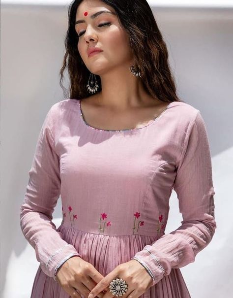 Chudi Sleeves Anarkali, Churidar Sleeves Kurta, Latest Kurta Set Design For Women, New Round Kurti Design, Full Sleeve Kurta Set, Full Kurti Designs Latest, Suit Full Sleeves Design, Round Kurti Designs Latest Cotton, Cotton Full Sleeves Kurti