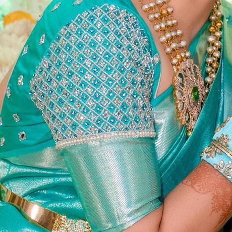 Blouse Designs Images, Blue Blouse Designs, Work Blouse Designs, Latest Blouse Designs, Boat Neck Blouse Design, Maggam Work Blouse, Sari Design, New Saree Blouse Designs, Wedding Saree Blouse Designs