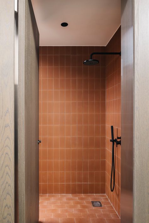 Gallery of 83 Braemar House / MONOCOT - 30 Terracotta Bathroom, Subway Tiles Bathroom, Orange Bathroom, Interior Design News, Orange Bathrooms, Interior Design Singapore, Interiors Magazine, Retro Interior, Tap Room