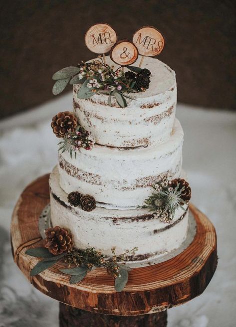 Pinecone Wedding Decorations, Woodsy Wedding Cake, Winter Wedding Centerpieces, Winter Wedding Cake, Woodsy Wedding, Diy Winter, Wedding Cake Flavors, Winter Wedding Decorations, Wedding Cake Rustic