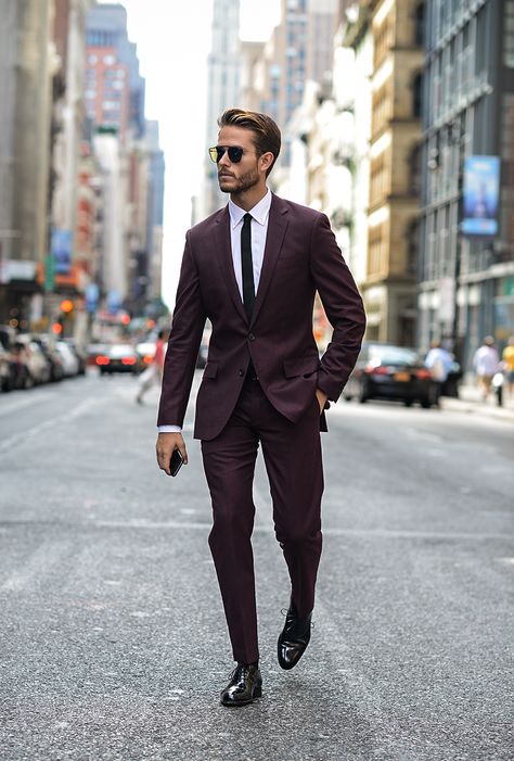 Killer Men's Style - Daily Luxury Inspiration. "live luxury. be luxury. today. everyday. always." Shop With Us: https://www.etsy.com/shop/AutumnandYosVintage?ref=hdr_shop_menu Follow Us On Pinterest: @autumnblazesing Workout Man, Stil Masculin, A Man In A Suit, Man In A Suit, Dressing Well, Mode Costume, Outfits Hombre, Pastel Outfit, Mens Fashion Blog