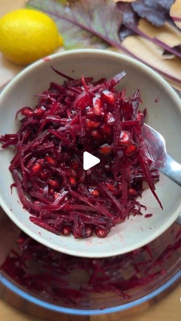 Foods For Weight Loss - Vegan | Vegetarian on Instagram: "[🔴 INGREDIENTS 👇] Beet Pomegranate Salad by @tagesrezept_.
.
INGREDIENTS:
•	Beetroot.
•	Pomegrante.
•	Lemon juice.
•	Olive oil.
•	Salt." Pomegranate Salad, Lemon Juice, Beets, Vegan Vegetarian, Pomegranate, Olive Oil, Juice, Salt, Lemon