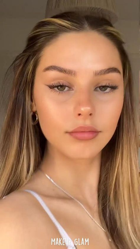 Light Skin Tone Medium Contrast Makeup, Mackup Ideas Basic, Light Grad Makeup, Makeup Looks Simple Natural, Cute Girly Makeup Looks, Day Look Makeup Natural, Make Up Looks Natural Glam, Full Glam Natural Makeup, Natural Makeup Looks Blonde