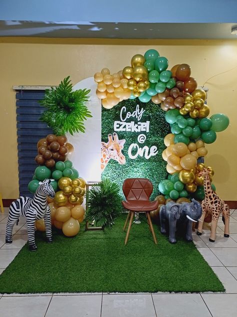 Jungle Theme Birthday Party, Baby First Birthday Cake, Jungle Theme Birthday, Birthday Inspo, Happy Birthday Pictures, Balloon Backdrop, Safari Baby, Safari Baby Shower, Jungle Theme