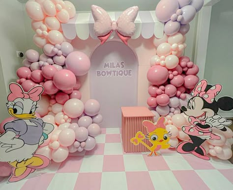 Pastel Color Minnie Mouse Party, Daisy Duck 1st Birthday Party, Minnie Mouse Bowtique Birthday Party Ideas, Mini Bowtique Party, Minnie And Daisy Bowtique Birthday Party, Minnie And Daisy 2nd Birthday Party, Minnie Mouse Party Backdrop, Daisy Duck Party Decorations, Minnie Mouse Birthday Party Ideas 1st Decoration Backdrops