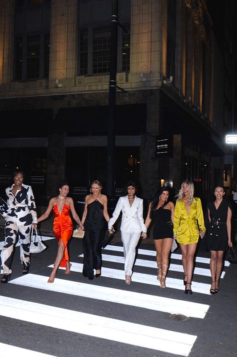 Girls night out in the city #girlsnight #citylife #nightlife #nightoutfashion #nightouttfit Girls Night Aesthetic Black Women, Black Girls Night Out, Girls Night Out Photoshoots, Girls Night Black Women, Ladies Night Outfit, 80s Mercedes, Black Quinceanera, Black Quinceanera Dresses, Chicago Girls