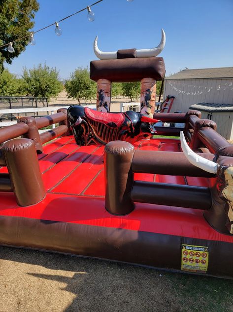 Rodeo Party Theme Ideas, Western Rodeo Party Theme, Western 25th Birthday, Western Birthday Party For Men, 40th Birthday Cowboy Theme, Cowboy Theme Backdrop, Cowgirls Party Ideas, Western Birthday Party Women, Vaquero Birthday Party Ideas